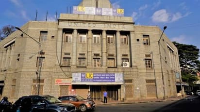 सरकारी स्कीम्स: LIC पॉलिसी नॉमिनीज को अब मिलेगा लाईफ कवरेज, 48 घंटे में आएगा पॉलिसी सरेंडर एमाउंट, और बहुत कुछ