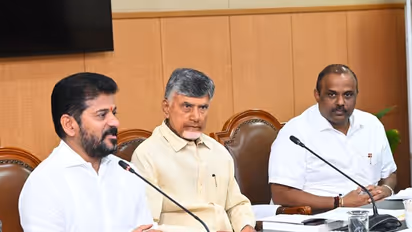 రేవంత్ రెడ్డిని కాంగ్రెస్ సీనియర్లు నమ్మట్లేదా..? చంద్రబాబుతో భేటీపై ఈ రచ్చేంటి..!!