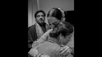 ಅಮ್ಮನ ಪ್ರೀತಿ, ಕೈತುತ್ತಿಗೆ ಬೆಲೆ ಕಟ್ಟೋಕಾಗುತ್ತಾ? ಸೋನಾಕ್ಷಿ ಅಮ್ಮನೂ  ನಮ್ಮ ನಿಮ್ಮ ಅಮ್ಮನಂತೆ  ನೋಡಿ