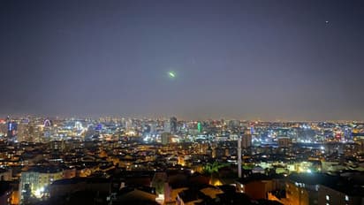 നീലയും പച്ചയും ചാലിച്ച വര്‍ണങ്ങളില്‍ ആകാശത്ത് നിന്നൊരു അതിഥി; തുർ‌ക്കിയെ ത്രില്ലടിപ്പിച്ച് ഉൽക്ക കാഴ്‌ച