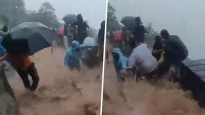  ಪ್ರವಾಹಕ್ಕೆ ಸಿಲುಕಿದ ಶಿವಾಜಿ ಕೋಟೆಗೆ ತೆರಳುತ್ತಿದ್ದ ಪ್ರವಾಸಿಗರ ದೃಶ್ಯ ಸೆರೆ, ಪ್ರಾಣ ಉಳಿಸಲು ಹೋರಾಟ!