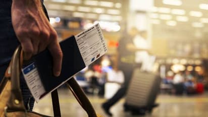 യുവാവിന്റെ ബാ​ഗിൽ ബോംബെന്ന് എയർപോർട്ടിലേക്ക് യുവതിയുടെ കോൾ, പരിശോധിച്ച് ചെന്നപ്പോള്‍ കണ്ടെത്തിയത് 