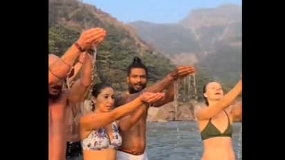  Viral Video Shows Foreign Tourists in Bikinis at Ganga Ghats, Internet Reacts [WATCH]