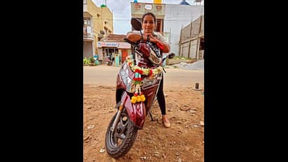 ರೀಲ್ಸ್‌ಗೆ ಕುಣಿದು ಕುಣಿದು ಹಣ ಸಂಪಾದನೆ ಮಾಡಿದ ಆಂಟಿ ಮನೆಗೆ ಬಂತು ಹೊಸ ಸ್ಕೂಟಿ! 