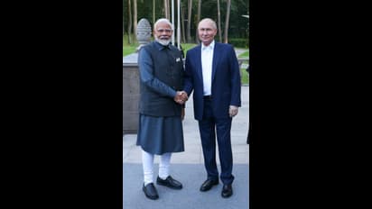 మోదీ, పుతిన్ కారులో షికారు: ప్రధాని రష్యా పర్యటన విశేషాలివే