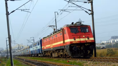 മുന്നറിയിപ്പില്ലാതെ ട്രെയിൻ സമയം മാറ്റി, യാത്രക്കാർ വലഞ്ഞു, ആലപ്പുഴ-ധൻബാദ് എക്സ്പ്രസ് 2:45 മണിക്കൂർ വൈകും 