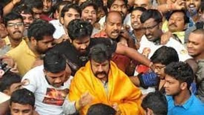 బాలయ్య తన  ఫ్యాన్స్ ను ఎందుకు  కొడతారో తెలుసా..? డైరెక్టర్ పూరీ జగన్నాథ్ ఇచ్చిన క్లారిటీ ఇదే..?