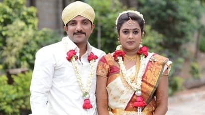 ಗಮನಿಸಿ ನೋಡಿ, ಇವರು ಯಾರು ಅಂತ ಗೊತ್ತಾಯ್ತಾ? ಫೇಮಸ್ ಜೋಡಿಗೆ ಮದುವೆ ವಾರ್ಷಿಕೋತ್ಸವದ ಸಂಭ್ರಮ