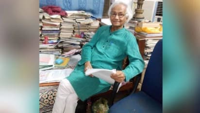 കവിയെ സൈബർ തട്ടിപ്പുകാർ കുടുക്കി, അഞ്ച് മണിക്കൂർ കവിത ചൊല്ലിച്ചു; ഒടുവിൽ രക്ഷിച്ചത് മരുമകൾ, പൊലീസിൽ പരാതി