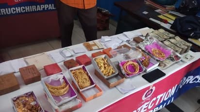 திருச்சியில் கொத்து கொத்தாக கொண்டு வரப்பட்ட 2 கிலோ தங்கம், ரூ.15 லட்சம் பறிமுதல் - ரயில் நிலையத்தில் அதிரடி