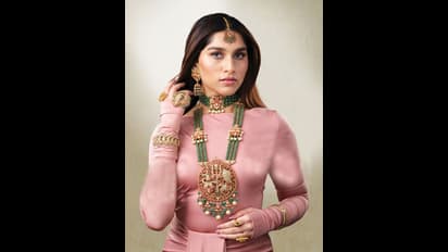 ಹೊಸ ಫೋಟೋಶೂಟ್‌ನಲ್ಲಿ ಕಾಟೇರ ನಟಿ: ಬಾಲಿವುಡ್​ ಖ್ಯಾತ ಫೋಟೋಗ್ರಾಫರ್ ಕ್ಯಾಮೆರಾ ಕಣ್ಣಲ್ಲಿ ಅಮ್ಮ-ಮಗಳ ಭರ್ಜರಿ ಪೋಸ್‌