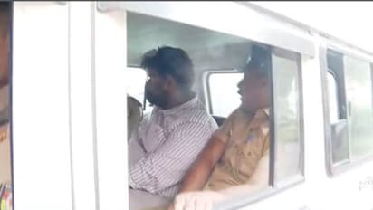 ജോലി അന്വേഷിച്ച് നടന്ന 2 ചെറുപ്പക്കാര് ഇരകൾ, പാലക്കാട് ജോലി വാഗ്ദാനം ചെയ്ത് ലക്ഷങ്ങൾ തട്ടി, അഭിഭാഷകൻ പിടിയിൽ