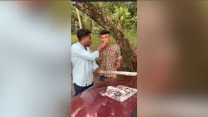 'ആവേശം' കണ്ടതിന്റെ ആവേശമോ? ദൃശ്യങ്ങൾ പണികൊടുത്തു, വടിവാൾ ഉപയോഗിച്ച് കേക്കു മുറിച്ച സംഘത്തിനെതിരെ കേസ്