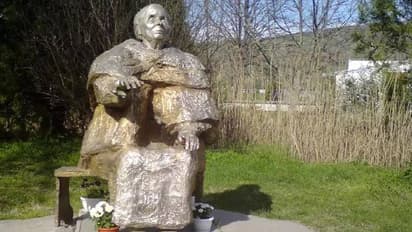 '2025 -ൽ മനുഷ്യത്വത്തിന്റെ അന്ത്യമാരംഭിക്കും, 5079 -ൽ ലോകാവസാനം'; ചർച്ചയായി ബാബ വംഗയുടെ പ്രവചനം