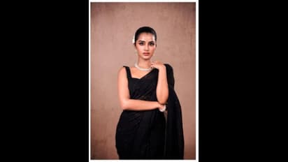 ಸ್ಲೀವ್‌ಲೆಸ್‌ ಬ್ಲೌಸ್‌ನಲ್ಲಿ ಮಹಾನಟಿನೇ; 'ನಟಸಾರ್ವಭೌಮಾ' ಸುಂದರಿ ಅನುಪಮಾ ಫೋಟೋ ವೈರಲ್! 