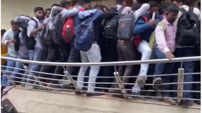 10 പേരുടെ ഒഴിവിലേക്ക് ഇന്റർവ്യൂ, എത്തിയത് 1800 പേർ; ഹോട്ടലിന്റെ കൈവരി തകർന്ന് നിരവധിപ്പേർ താഴെ വീണു