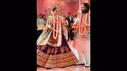 అంబానీ.. మరీ ఇంత పిసినారేంటి? కొడుకు పెళ్లి కోసం ఎంత ఖర్చు చేస్తున్నారంటే..?