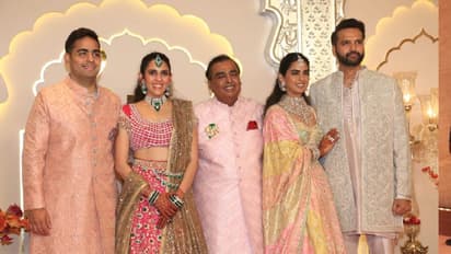 Anant Radhika wedding: भाई की शादी में चमचमाता हैवी हार पहनकर पहुंची Isha Ambani, भाभी श्र्लोका भी लगीं कयामत