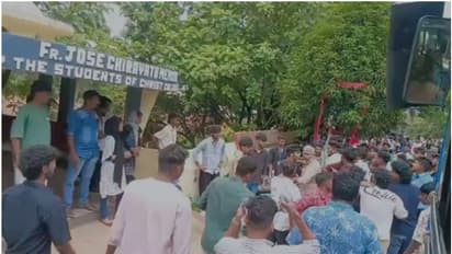 തുറിച്ച് നോക്കിയെന്ന നിസാരകാര്യം; ക്രൈസ്റ്റ് കോളേജിൽ തല്ലുമാല, 9 വിദ്യാർത്ഥികൾക്ക് സസ്പെൻഷൻ