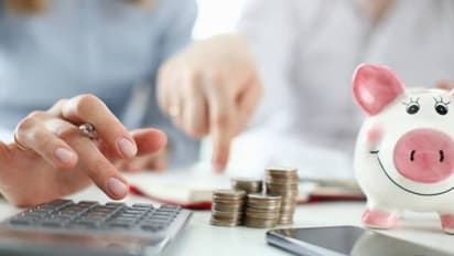 ಕ್ರೆಡಿಟ್‌ ಕಾರ್ಡ್‌ನ ಸಾಲದ ಸುಳಿಯಲ್ಲಿ ಸಿಲುಕಿದ್ದೀರಾ? ಈ ಗೊಡವೆಯಿಂದ ಹೊರಬರಲು ಇಲ್ಲಿದೆ 2 ಸುಲಭ ಮಾರ್ಗ!