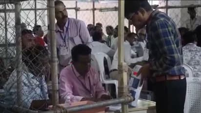 ഉപതെരഞ്ഞെടുപ്പ് ; വോട്ടെണ്ണലിന്റെ ആദ്യ ഫല സൂചനകള് പുറത്ത്, 13 സീറ്റുകളില് 11ലും ഇന്ത്യ സഖ്യം മുന്നിൽ