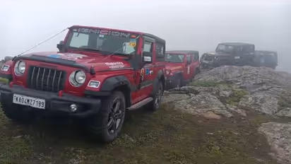 ഒന്നല്ല, രണ്ടല്ല, കുടുങ്ങിയത് 27 വാഹനങ്ങൾ; ഓഫ് റോഡ് ട്രക്കിങിന് പോയ വാഹനങ്ങള് മലയ്ക്ക് മുകളില് കുടുങ്ങി