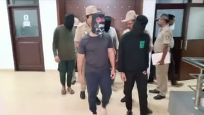 സംസ്ഥാന അതിർത്തി കടന്നും മലയാളികളുടെ മോഷണം; വാഹനപരിശോധനക്കിടെ സംശയം തോന്നി, പരിശോധനയിൽ സ്വർണമടക്കം കണ്ടെത്തി