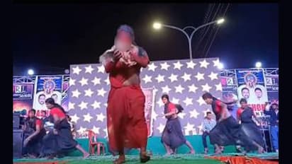 ആന്ധ്രയിൽ നൃത്ത പരിപാടിക്കിടെ കോഴിയെ കടിച്ചു കൊന്ന നർത്തകനെതിരെ പ്രതിഷേധം, കേസ് 