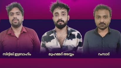 നീലേശ്വരത്തുനിന്ന് പെരുമണ്ണയിലേക്ക്, റെഡ് സ്വിഫ്റ്റ് കാറിൽ നിറച്ച 2 ചാക്ക്, യുവാക്കൾ കടത്തിയത് 20 കിലോ കഞ്ചാവ്