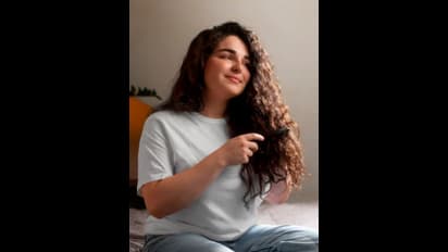 करी पत्ते से कैसे घना और काला बन सकता है बाल, पढ़िए...