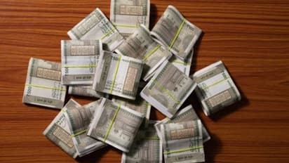 നിക്ഷേപിക്കാൻ തയ്യാറാണോ, ഉയർന്ന വരുമാനം ഉറപ്പാക്കാം, ഈ 4 ബാങ്കുകൾ നൽകുന്ന പലിശ അറിയാം