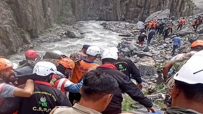 ಹ್ಯಾಂಡ್ ಬ್ರೇಕ್ ಹಾಕ್ದೆ ಡ್ರೈವರ್ ಯಡವಟ್ಟು, ಪ್ರಪಾತಕ್ಕೆ ಬಿದ್ದ ಕಾರು: ಕಾಶ್ಮೀರದಲ್ಲಿ ಬೆಂಗ್ಳೂರಿನ ಮೂವರ ಸಾವು..!