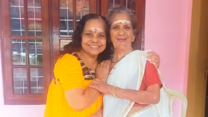 അമ്മക്ക് വേണ്ടി ജീവിച്ച മകൾ; ഒടുവിൽ കുളപ്പുള്ളി ലീലയെ തനിച്ചാക്കി രുഗ്മിണിയമ്മ യാത്രയായി