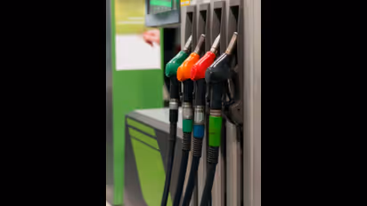 പെട്രോള്‍, ഡീസല്‍ വില ഉയരും; യുഎഇയില്‍ പുതിയ ഇന്ധനവില പ്രഖ്യാപിച്ചു, ഇന്ന് അർധരാത്രി മുതൽ പ്രാബല്യത്തിൽ 