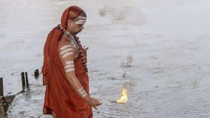 ಚಿಕ್ಕಮಗಳೂರು: ತುಂಬಿದ ತುಂಗೆಗೆ ಪೂಜಿಸಿದ ಶೃಂಗೇರಿ ಮಠದ ಕಿರಿಯ ಶ್ರೀಗಳು