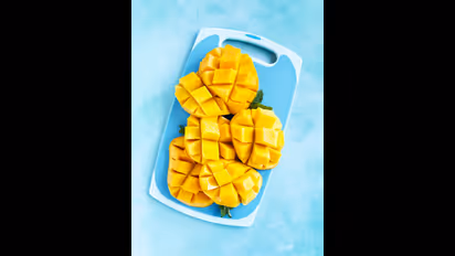 அனைவருக்கும் பிடித்த மாம்பழத்தில் இருக்கும் இந்த நன்மைகள் பற்றி தெரியுமா?