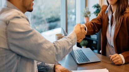 சூப்பர் சம்பளத்தில் வெளிநாட்டில் வேலை... டிகிரி கூட தேவையில்ல!