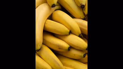 வாழைப்பழம் நல்லது தான்.. ஆனா வெறும் வயிற்றில் சாப்பிடாதீங்க.. ஏன் தெரியுமா?