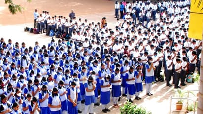 ரொம்ப நாள் லீவ் விட்டாச்சு.. இனி எல்லா சனிக்கிழமையும் பள்ளிகள் உண்டு - மாணவர்களுக்கு ஷாக் கொடுத்த அரசு!