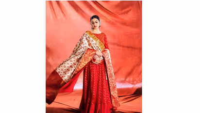 Sawan Outfits: सावन सोमवार में मिलेगा हटके लुक, पहनें Genelia से सलवार-सूट डिजाइन