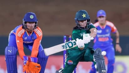 இந்திய அணியின் வேகத்திற்கு தாக்குப் பிடிக்க முடியாமல் 108 ரன்னுக்கு சரண்டரான பாகிஸ்தான் மகளிர் அணி!