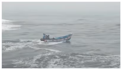 മുതലപ്പൊഴിയിൽ മത്സ്യബന്ധന വള്ളം മറിഞ്ഞു; ശക്തമായ തിരയിൽപെട്ട് അപകടം; തൊഴിലാളികൾ നീന്തി രക്ഷപ്പെട്ടു