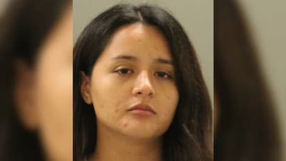 എട്ടാം ക്ലാസ് വിദ്യാർഥിയുമായി ചാറ്റിംഗ്, സ്നാപ് ചാറ്റിൽ നഗ്ന ചിത്രങ്ങൾ അയച്ചു; 24 കാരിയായ അധ്യാപിക അറസ്റ്റിൽ