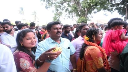 ಚಾಮರಾಜನಗರ: ಆಷಾಡ ಮಾಸದ ವಿಶಿಷ್ಟ ರಥೋತ್ಸವದಲ್ಲಿ ಸಂಭ್ರಮಿಸಿದ ನವದಂಪತಿಗಳು..!