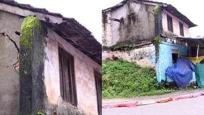 ഏത് നിമിഷവും തകര്ന്ന് വീഴാവുന്ന അവസ്ഥയില് കാലിച്ചാക്ക് വിപണന കേന്ദ്രം, ഗതാഗതം നിരോധിച്ച് പൊലീസ്