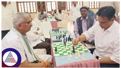 ವಿಧಾನಸೌಧದಲ್ಲಿ ಚೆಸ್‌ ಹಬ್ಬ, ಶಾಸಕರು ಚಕ್ಕರ್-ಸ್ಟೀಕರ್ ಹಾಜರ್, ಕಪ್‌ ಮುಡಿಗೇರಿಸಿಕೊಂಡ ಶಾಸಕ ಧರ್ಮಸಿಂಗ್‌