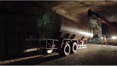 പാചക വാതക ടാങ്കർ ലോറി ഹംപിൽ ഇടിച്ചു, ക്യാബിനും ടാങ്കും രണ്ടായി വേർപെട്ടു; സംഭവം കോഴിക്കോട്