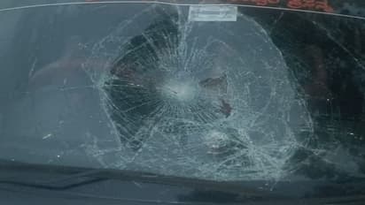 ಬೆಂಗಳೂರು: ರಸ್ತೆಯಲ್ಲಿದ್ದ ನೀರು ಸಿಡಿತು ಅಂತ ಕಾರಿನ ಗ್ಲಾಸ್ ಒಡೆದ ಕಿಡಿಗೇಡಿಗಳು..!