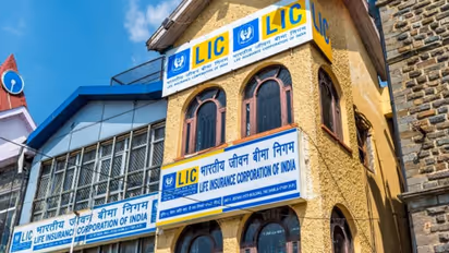 सरकारी स्कीम्स: LIC की इस पॉलिसी में मात्र 45 रुपये रोजाना करें निवेश, मिलेगा 25 लाख 