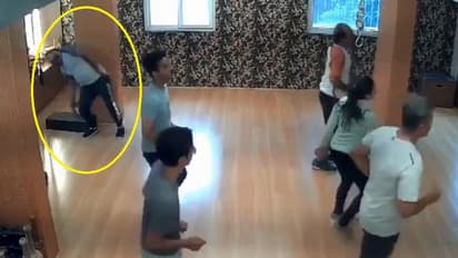 ಜುಂಬಾ ಡ್ಯಾನ್ಸ್ ಮಾಡುತ್ತಲೇ ಹೃದಯಾಘಾತಕ್ಕೆ ಖ್ಯಾತ ಉದ್ಯಮಿ ಬಲಿ,ಸಾವಿನ ಕೊನೆ ಕ್ಷಣ ಸೆರೆ!